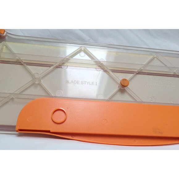 Vintage Fiskars Surecut Deluxe Plastic Paper Trimmer 12" Portable Craft Tool - Picture 9 of 10